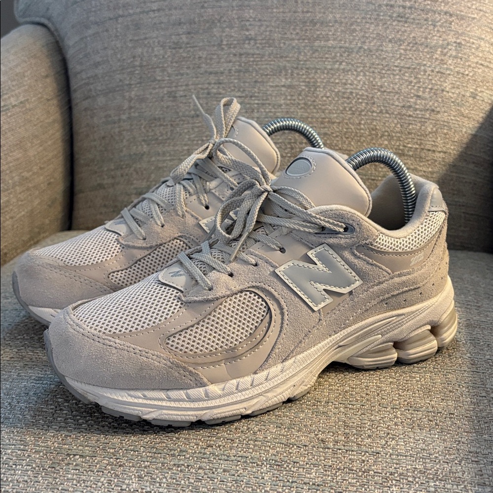 New Balance 2002R Light Gray Tan Sneakers Unisex Men's size 6